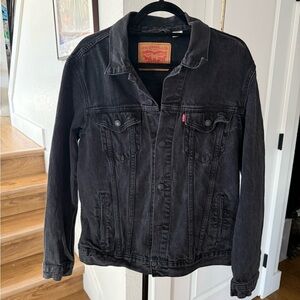 Vintage Y2K Levi’s denim trucker jacket black
